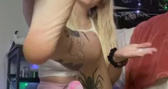 Skye Aka Solesofskye Onlyfans Rubbing My Feet With Lotion And Then Rubbing The Excess Lotion All Over Your Dick