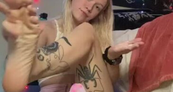 Skye Aka Solesofskye Onlyfans Rubbing My Feet With Lotion And Then Rubbing The Excess Lotion All Over Your Dick