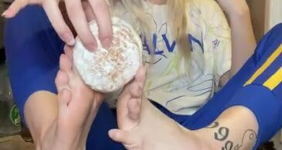 Skye Aka Solesofskye Onlyfans Want A Bite